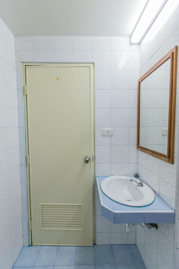 Chongko Guesthouse Phuket Екстериор снимка