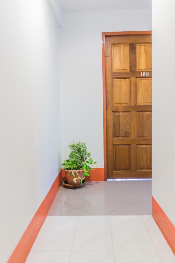 Chongko Guesthouse Phuket Екстериор снимка